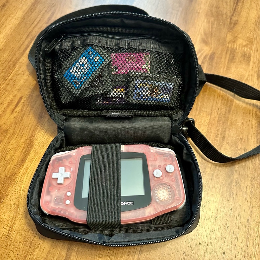 Nintendo GameBoy Advance in Light Pink - Picture 5 of 5